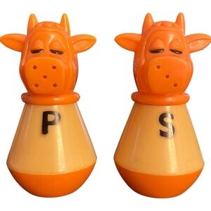 Vintage Cow Salt & Pepper Shaker Set Retro 70s Orange Cream Plastic Retro Kitsch